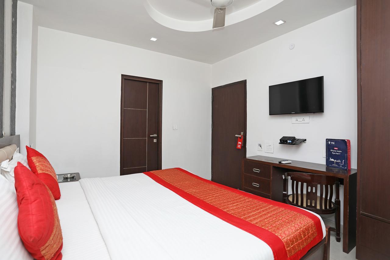 Capital O 10025 Hotel Flora Inn Ґурґаон Екстер'єр фото