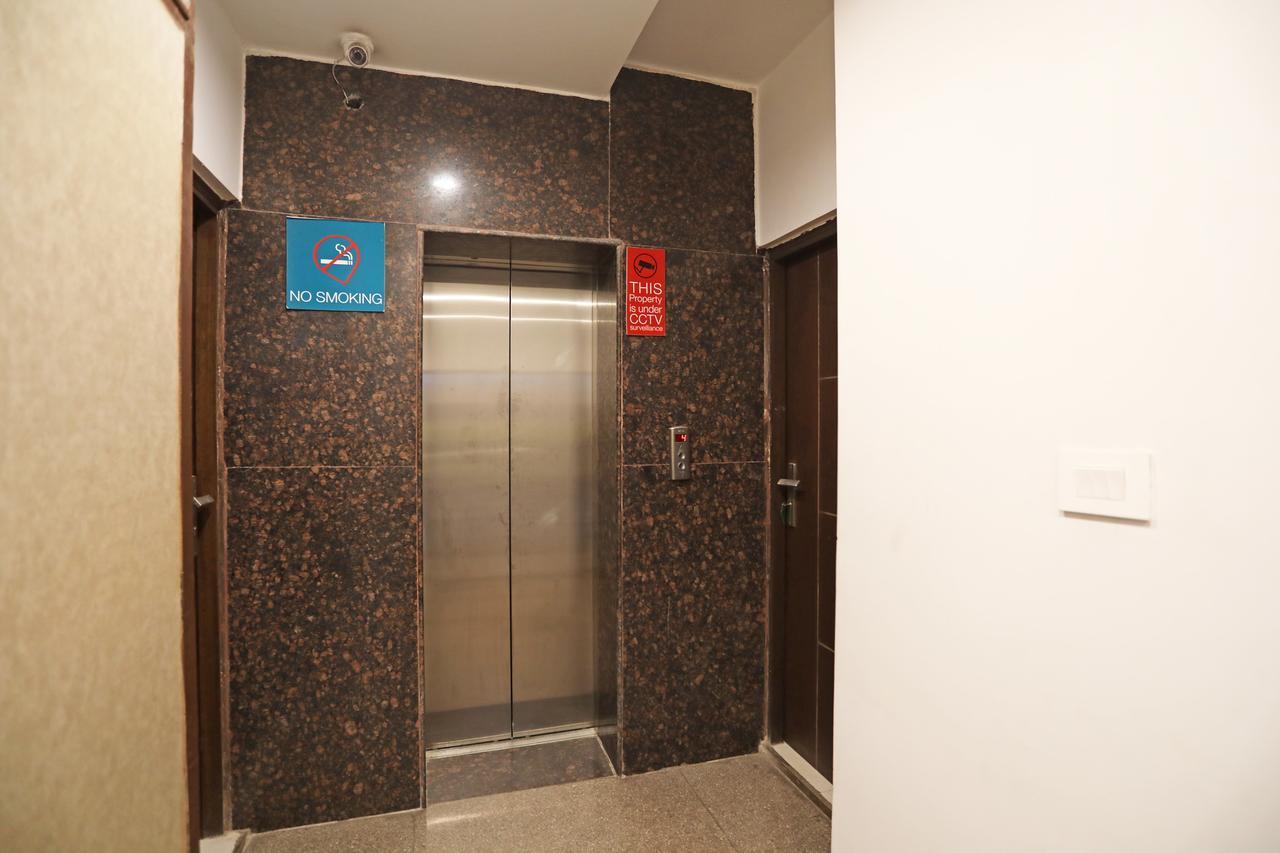 Capital O 10025 Hotel Flora Inn Ґурґаон Екстер'єр фото