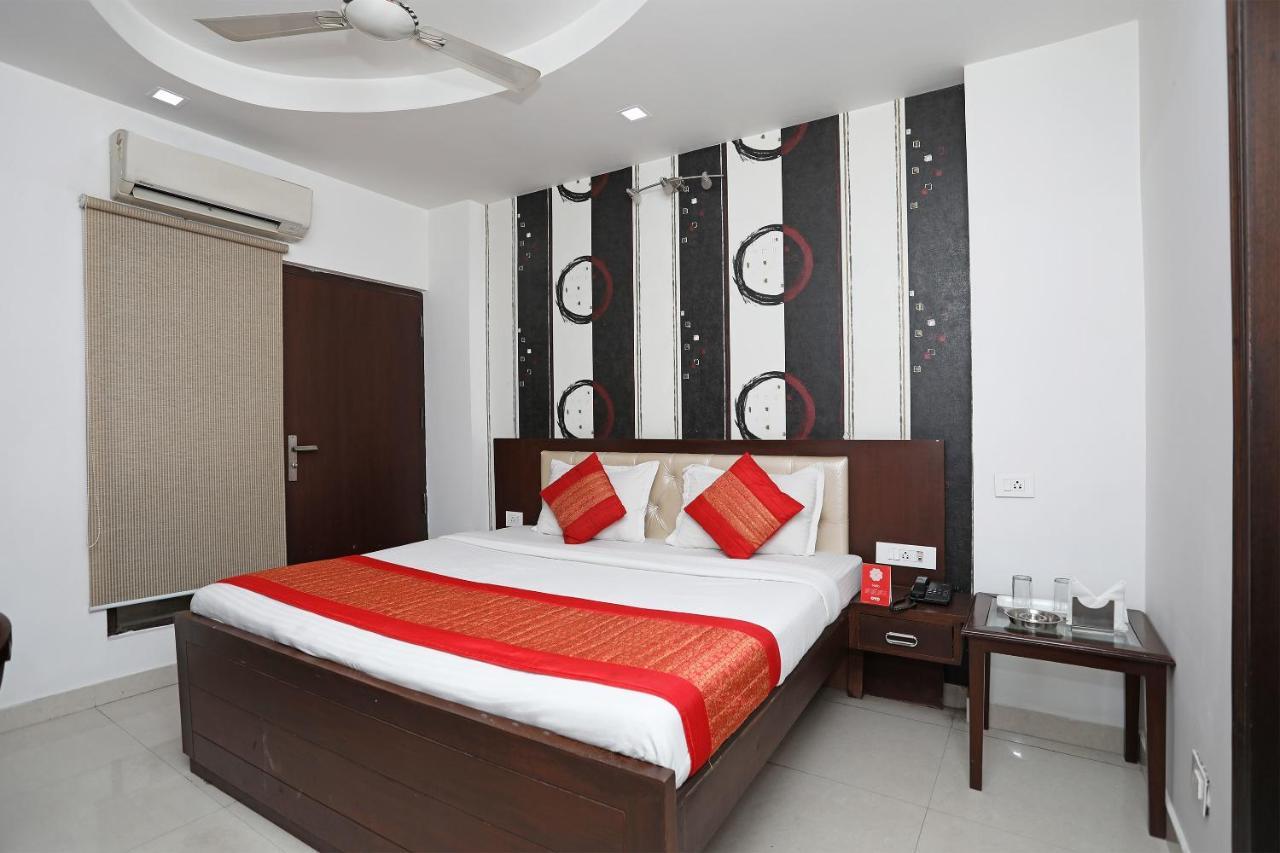 Capital O 10025 Hotel Flora Inn Ґурґаон Екстер'єр фото
